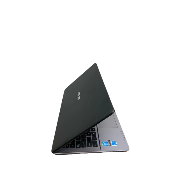 لپ تاپ استوک ASUS X550 با پردازنده Core i7-4500U و نمایشگر لمسی ۱۵.۶ اینچی